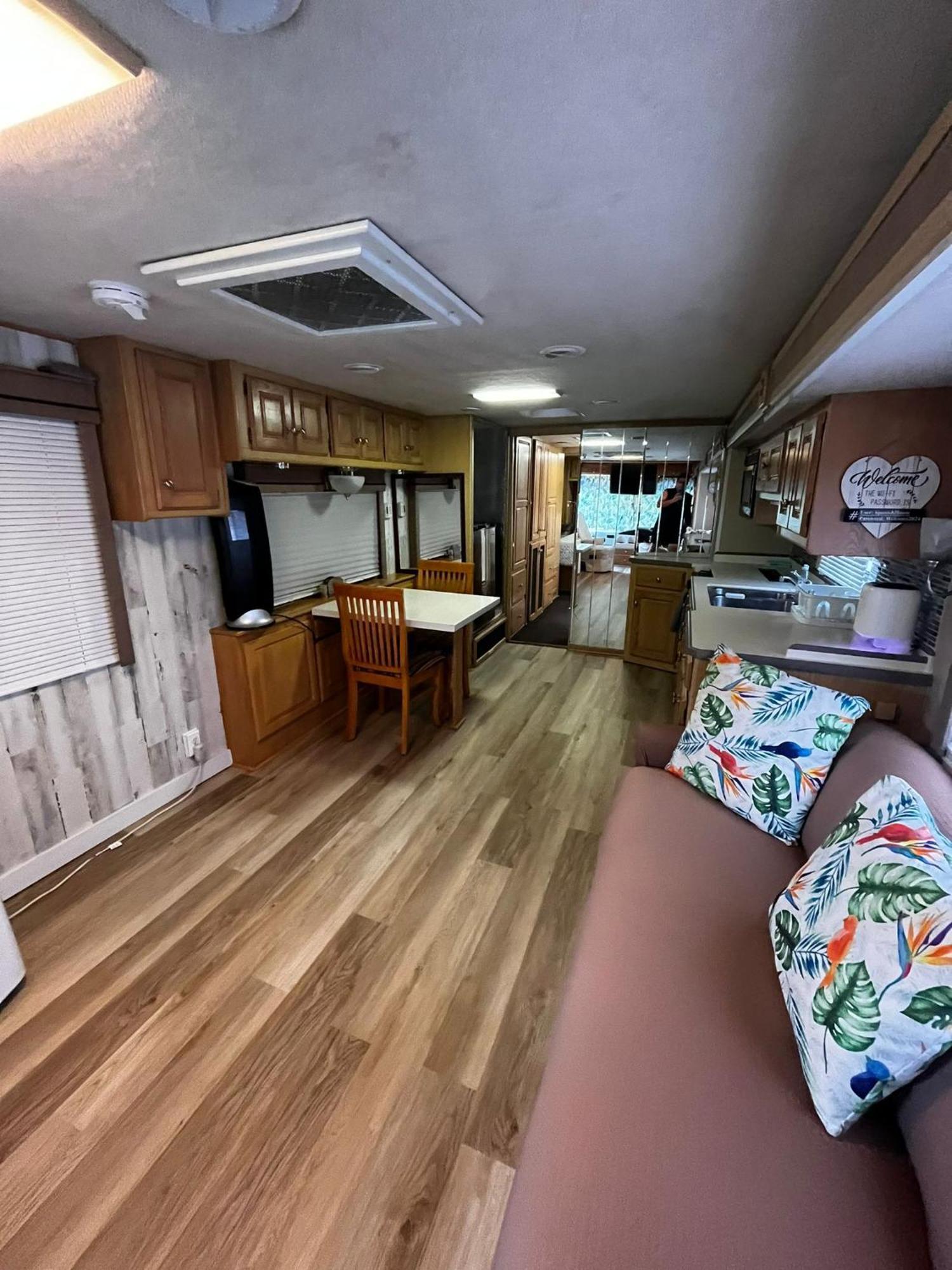 Remodeled And Comfortable Rv - Free Parking ميامي المظهر الخارجي الصورة